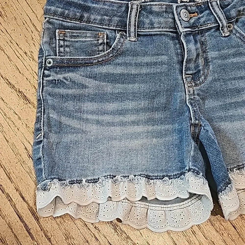 Denim whith white lace trim shorts size 7/8 Cat& Jack